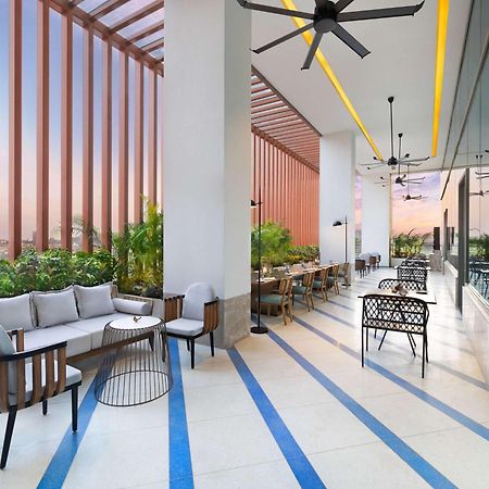 Novotel New Delhi City Centre Экстерьер фото