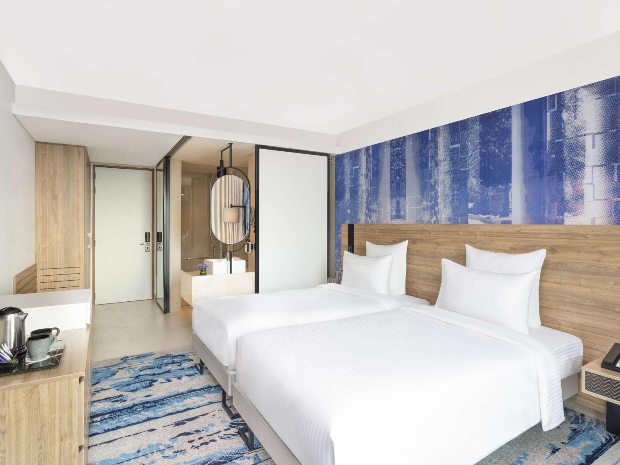 Novotel New Delhi City Centre Экстерьер фото