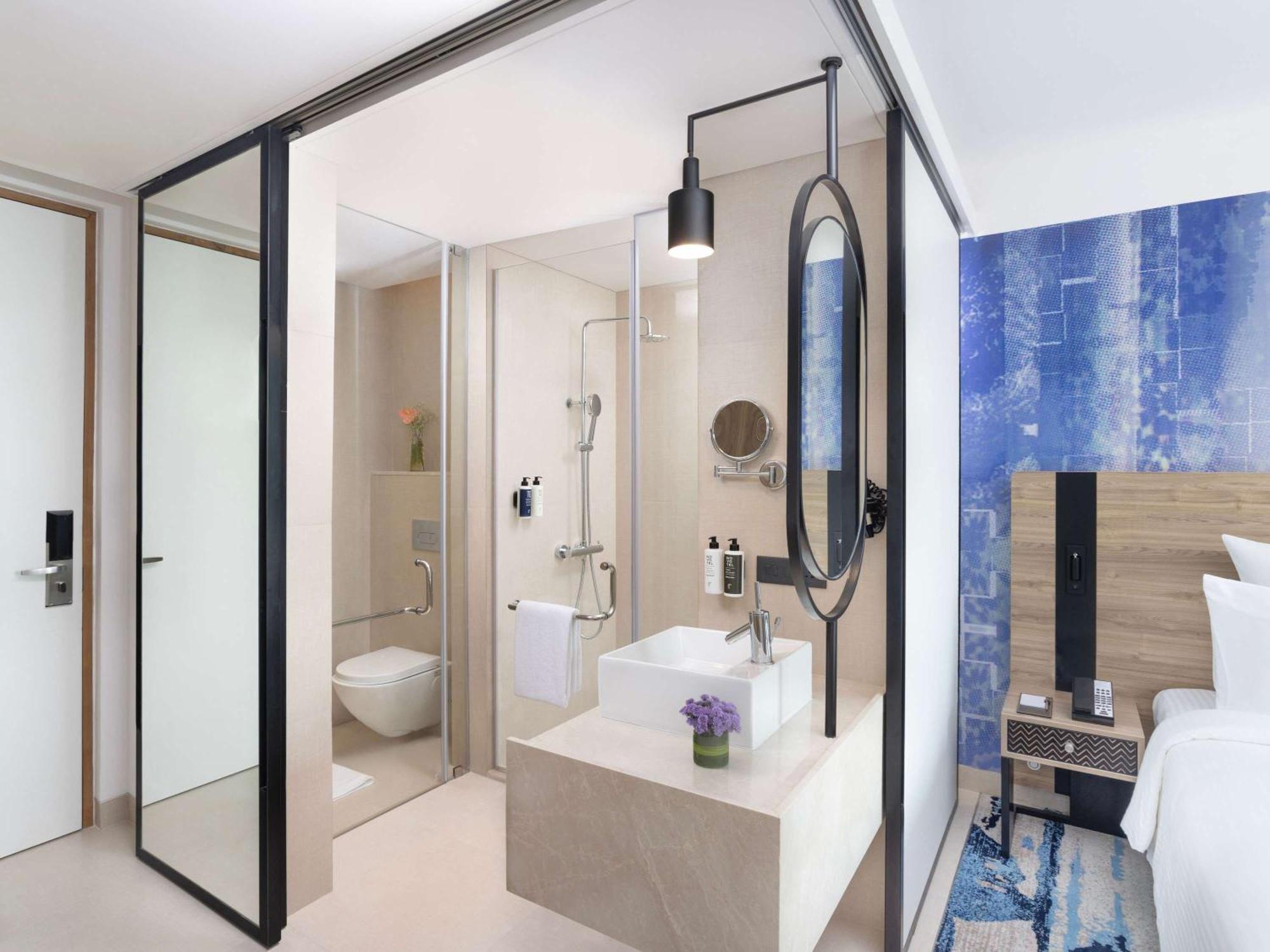 Novotel New Delhi City Centre Экстерьер фото