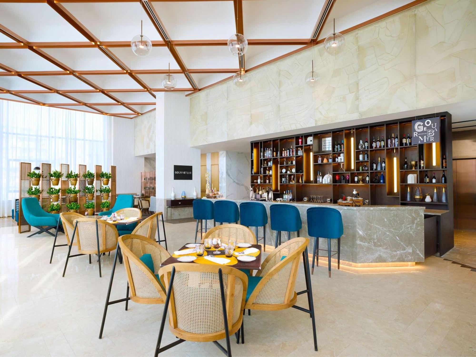 Novotel New Delhi City Centre Экстерьер фото