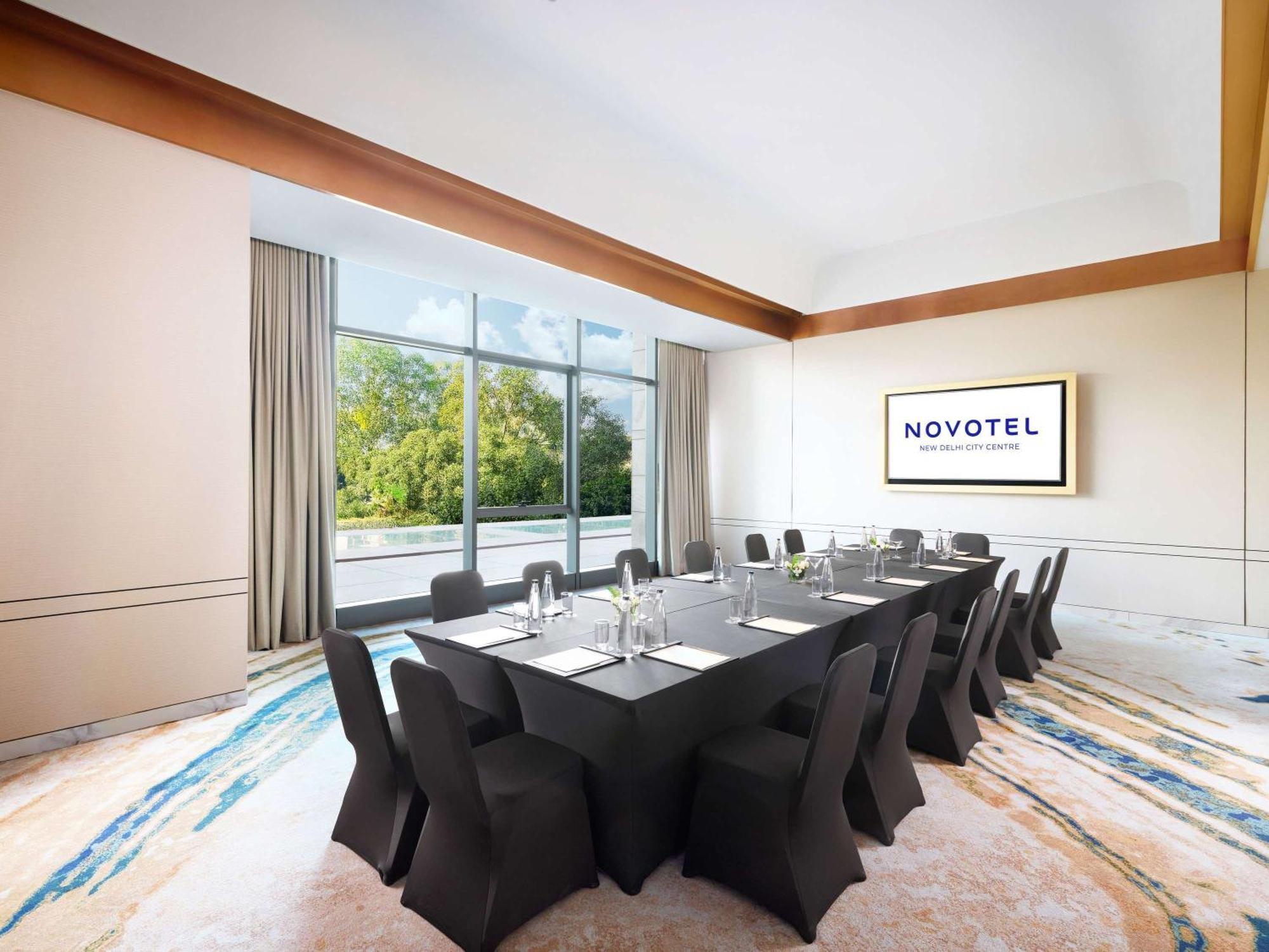Novotel New Delhi City Centre Экстерьер фото