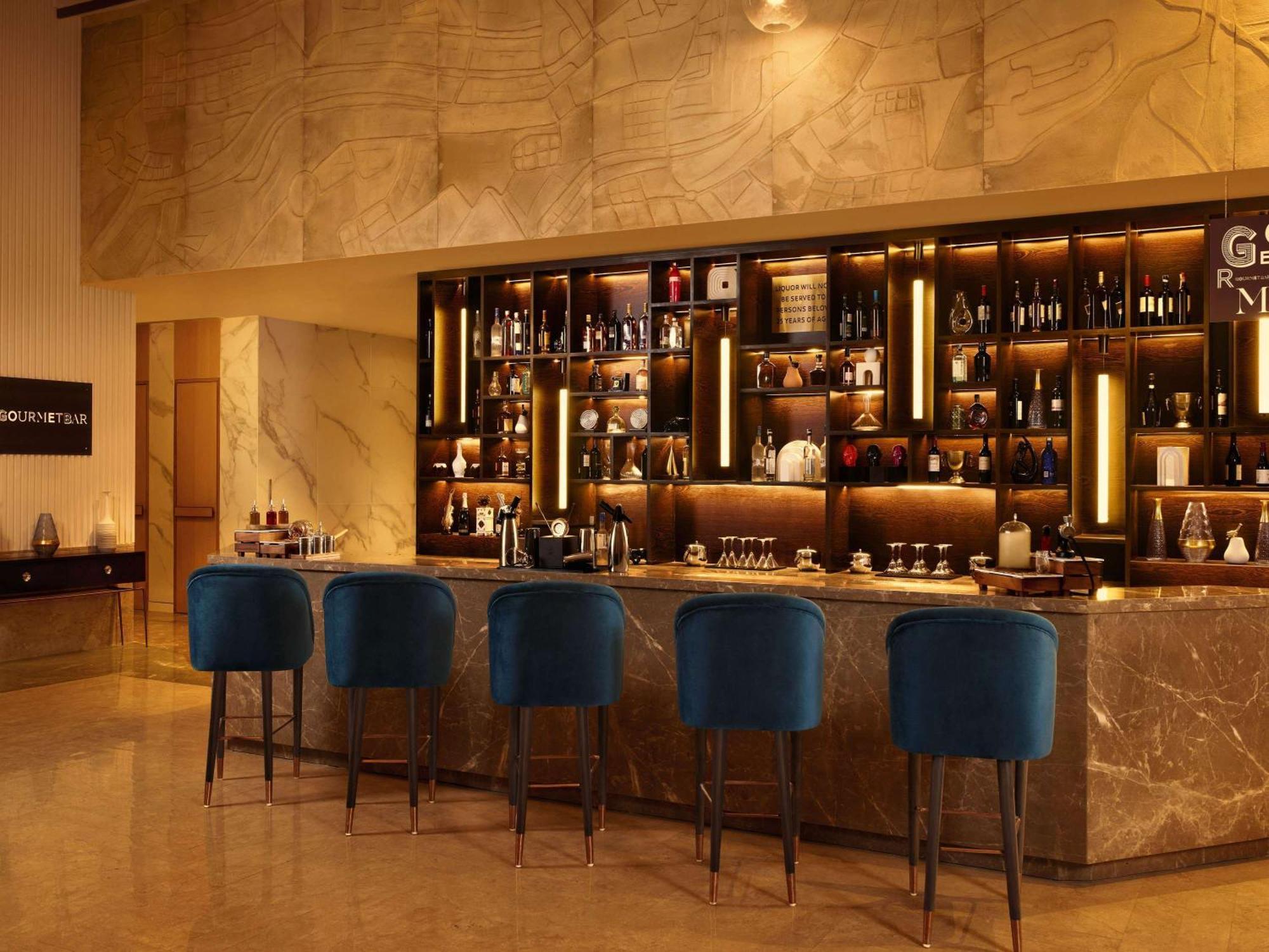 Novotel New Delhi City Centre Экстерьер фото
