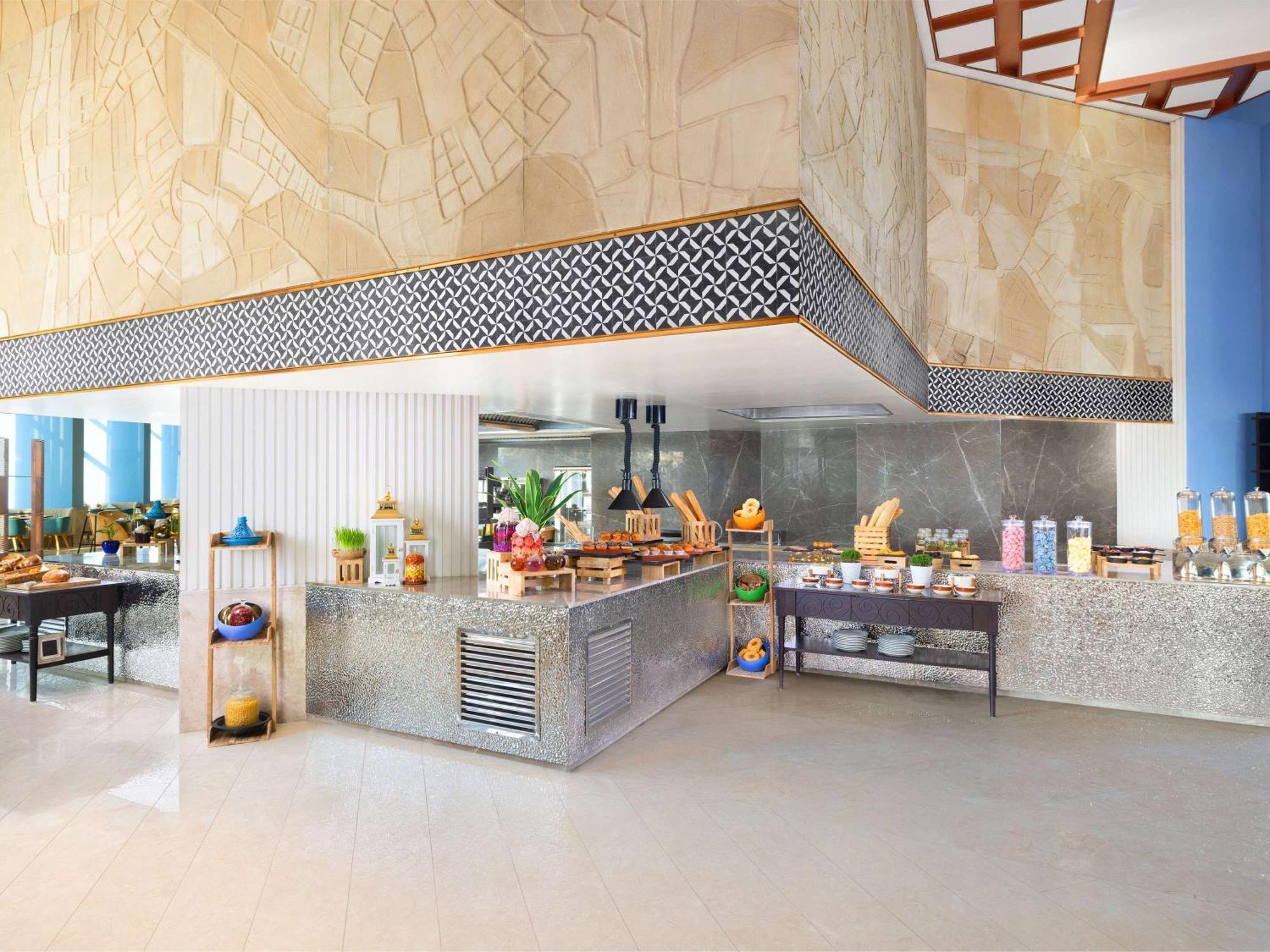 Novotel New Delhi City Centre Экстерьер фото