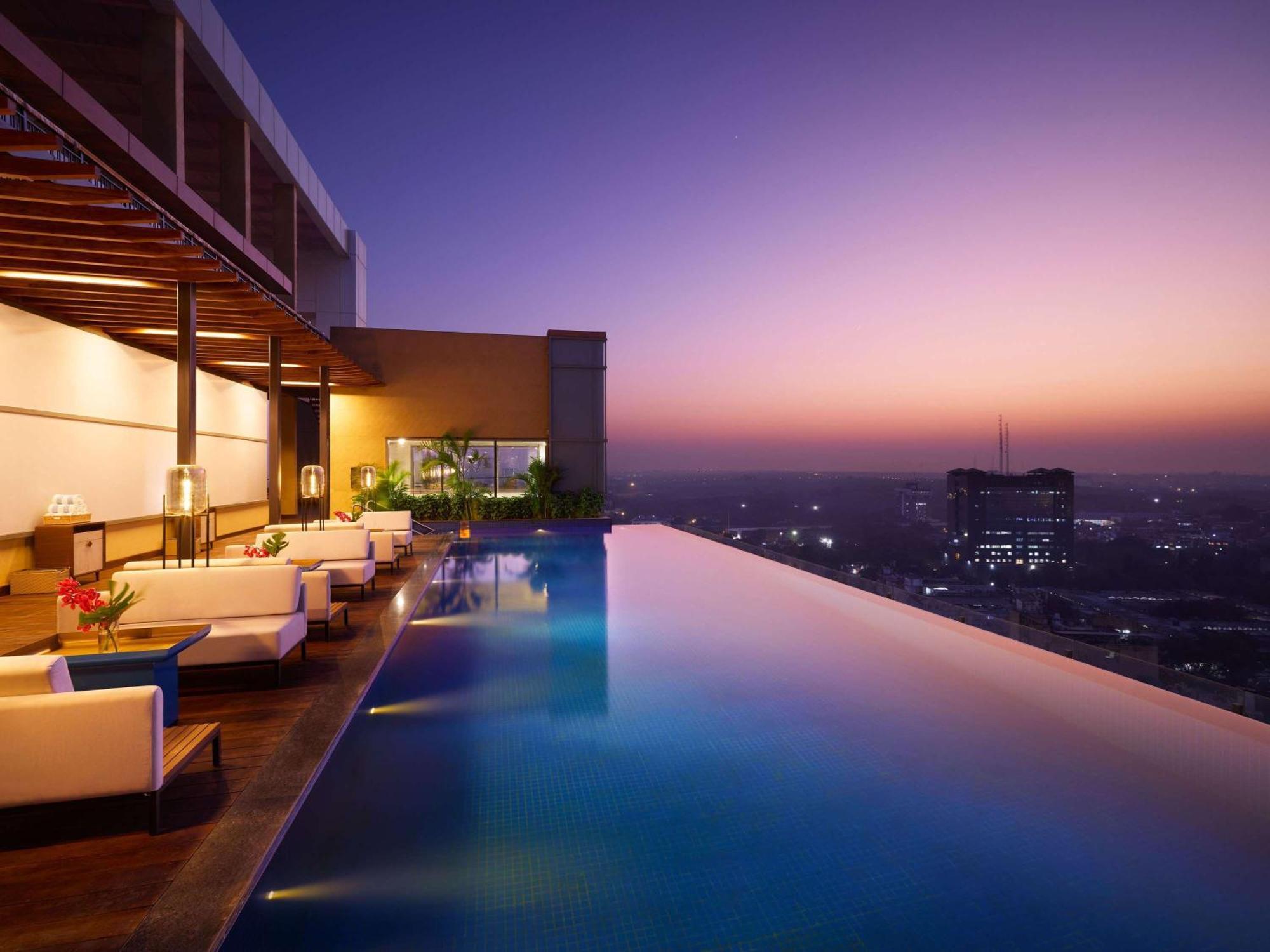Novotel New Delhi City Centre Экстерьер фото