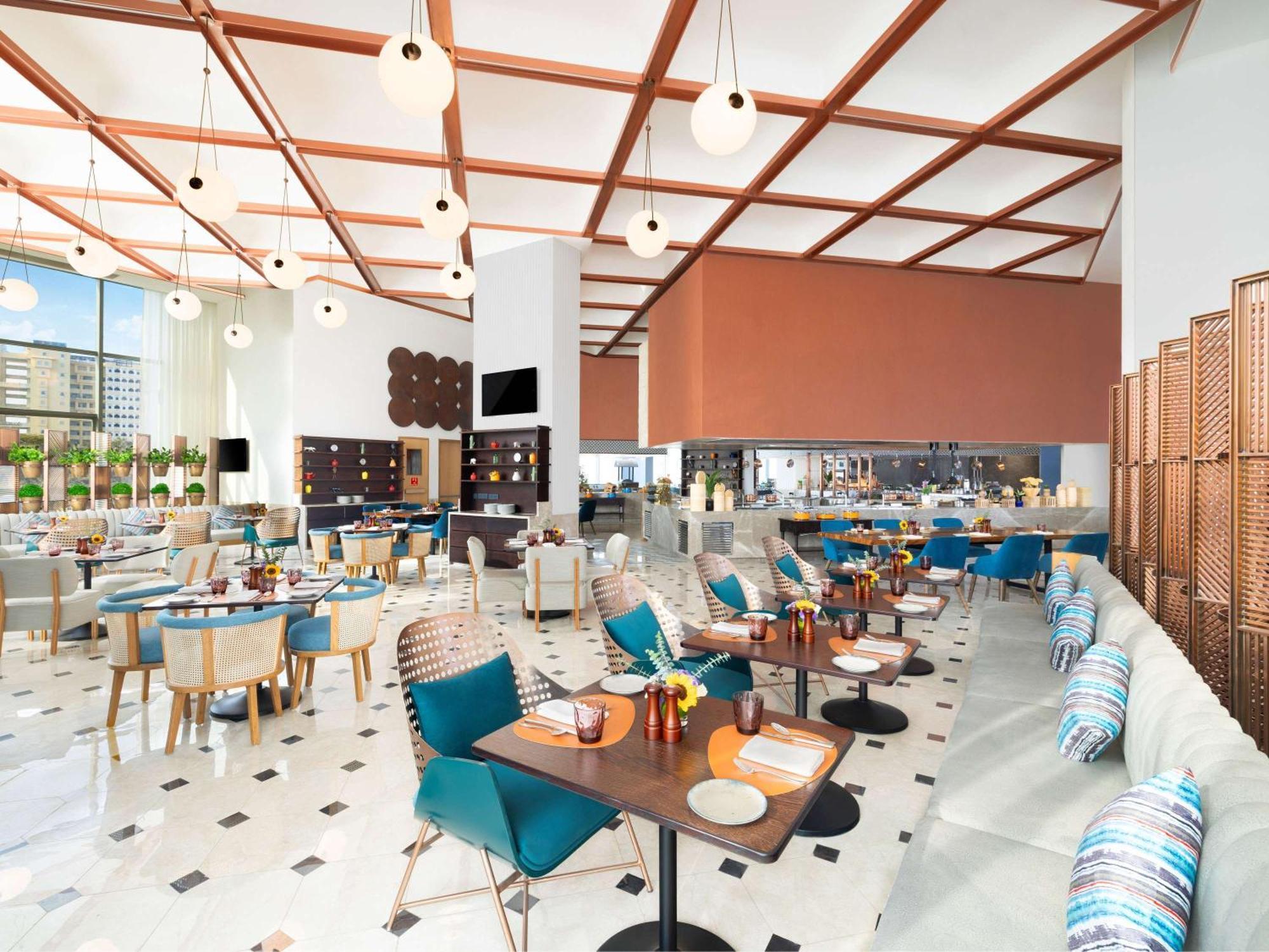 Novotel New Delhi City Centre Экстерьер фото