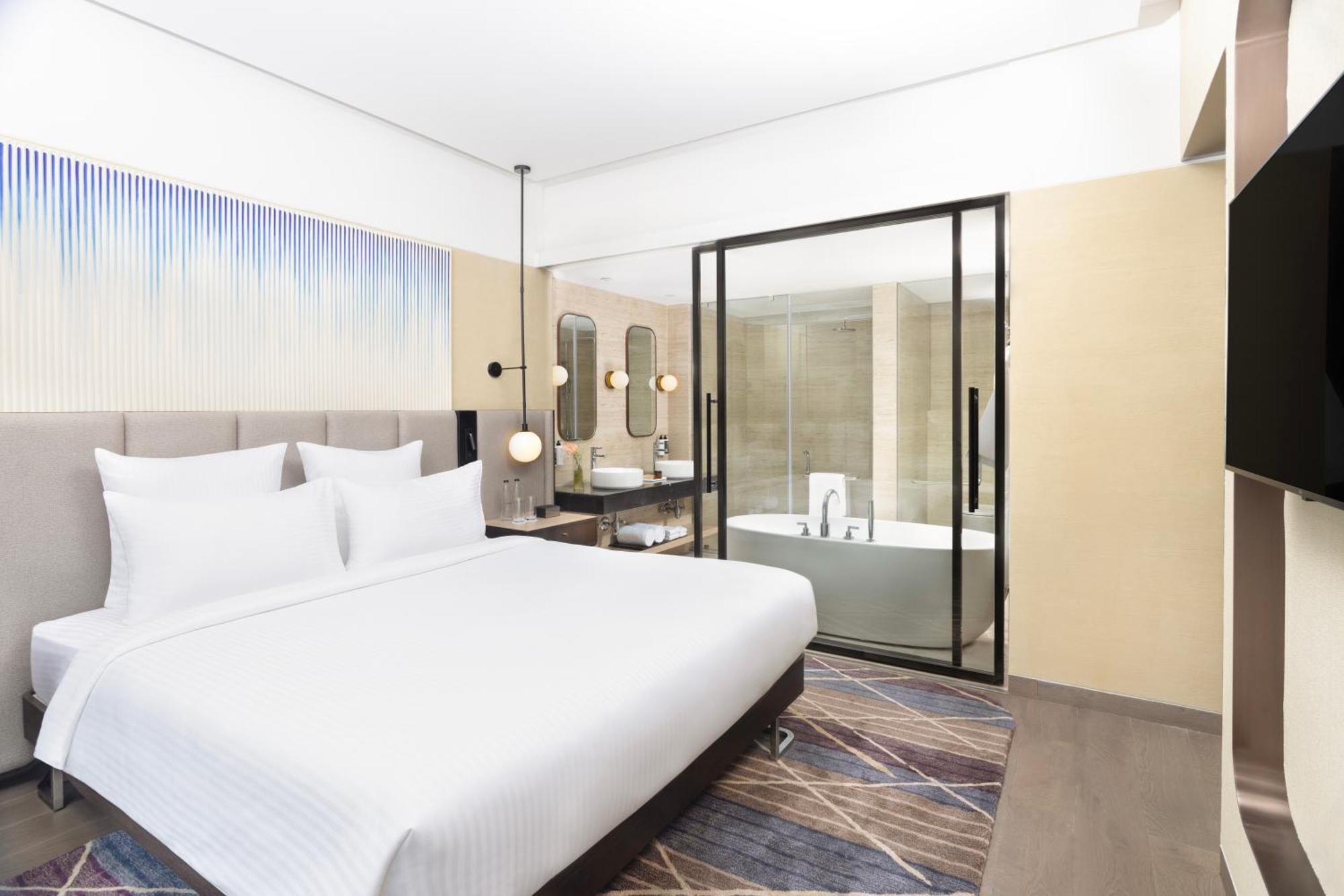 Novotel New Delhi City Centre Экстерьер фото